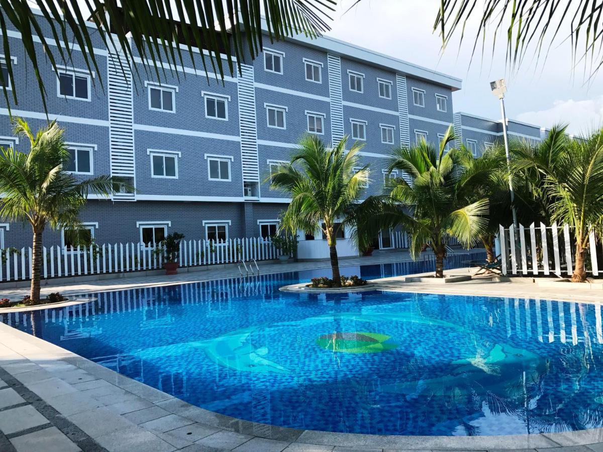 Resort Oceanward & 3*